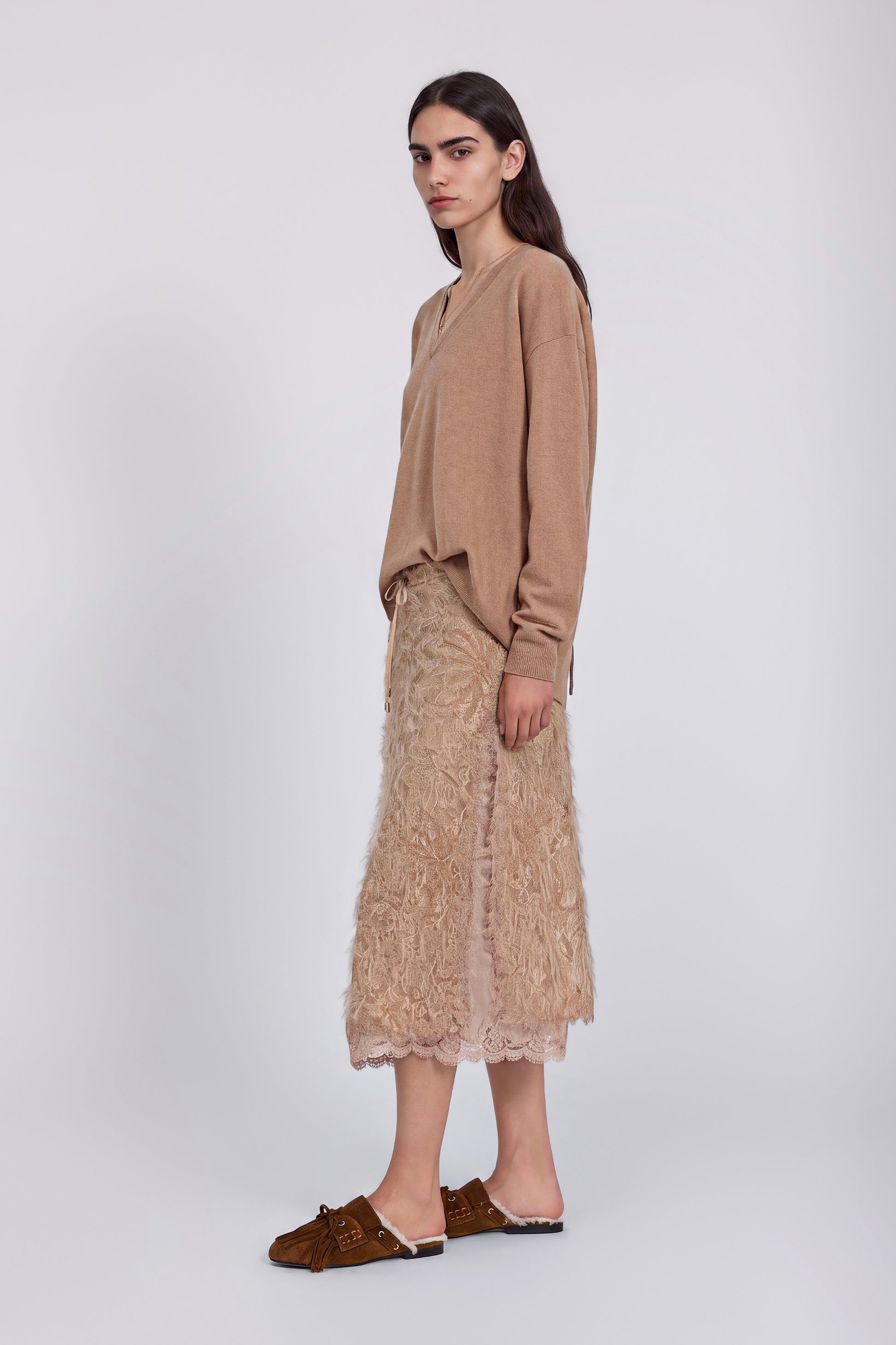 GONNA MIDI IN PIZZO CON SPACCO E COULISSE