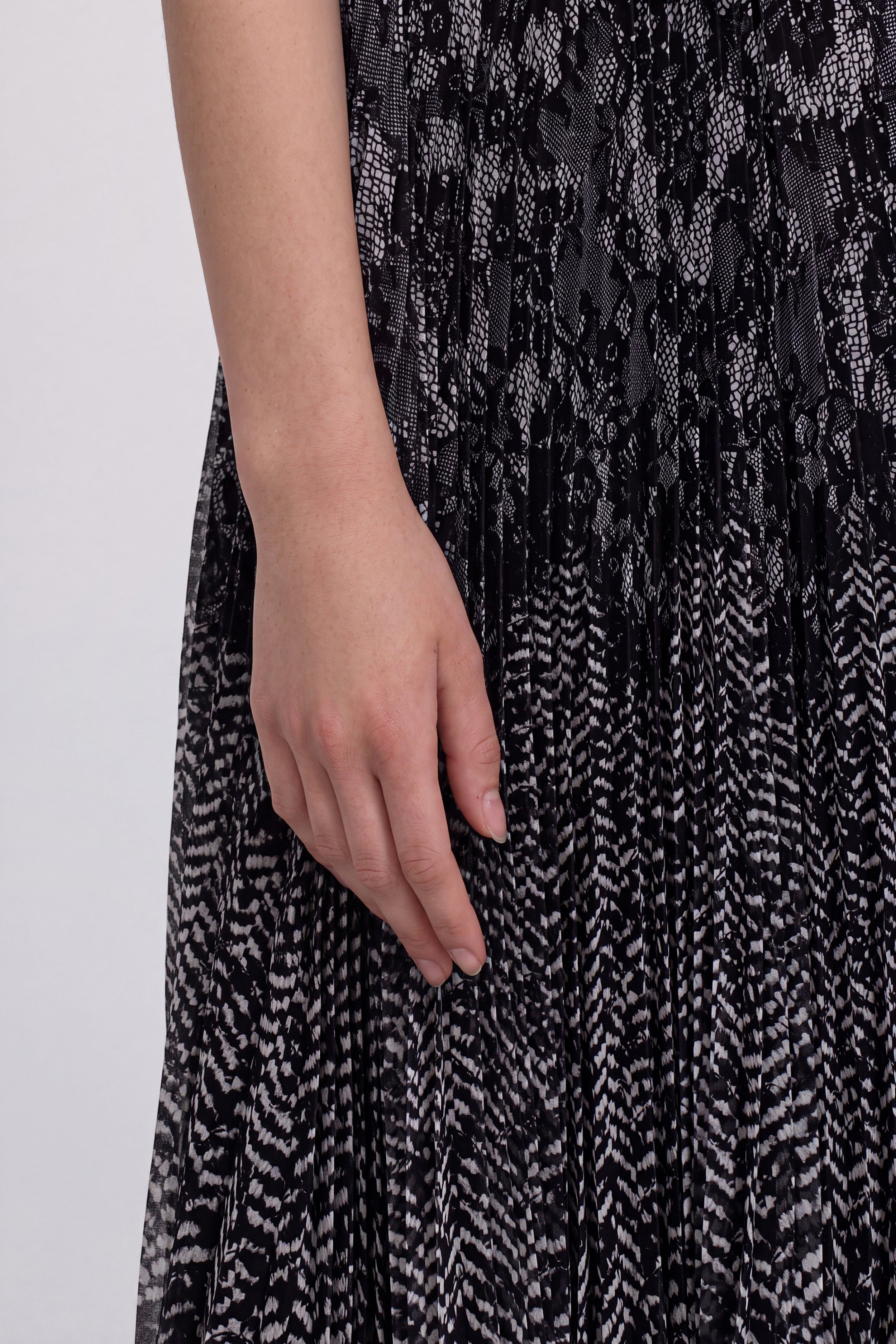 PLEATED SKIRT WITH HERRINGBONE TWEED PRINT AND LACE