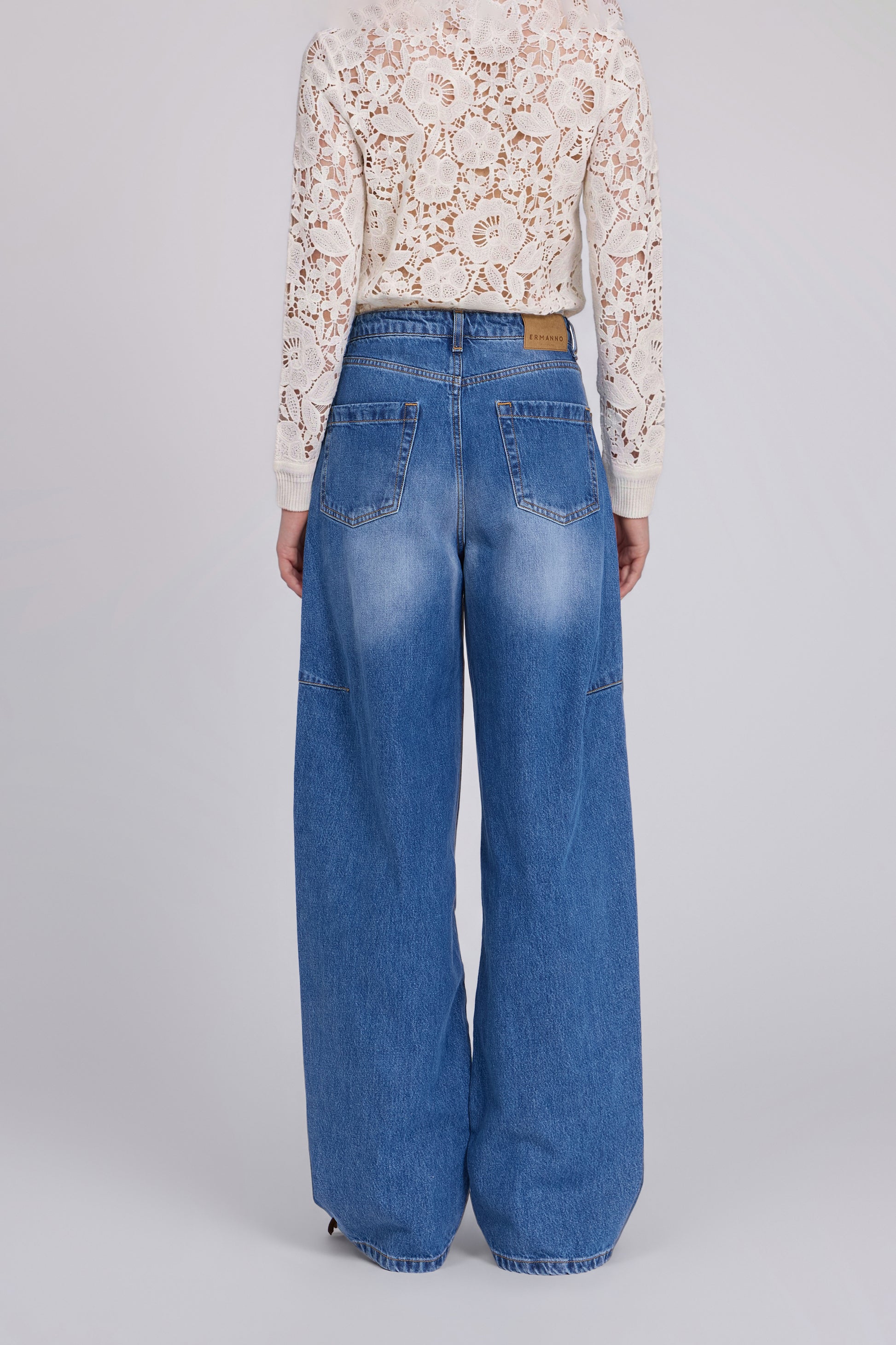 JEAN BARREL MEDIUM WASH