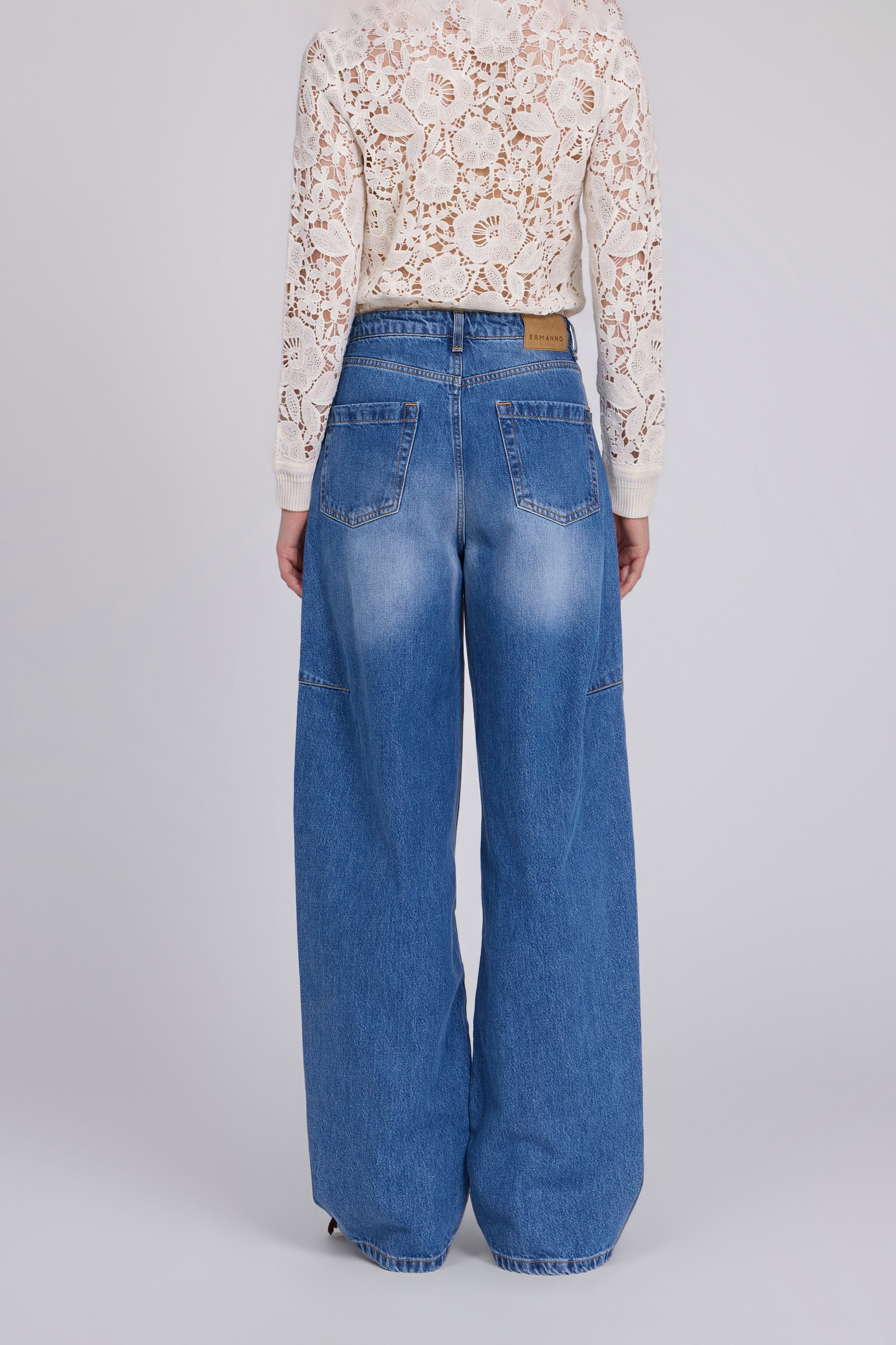 JEAN BARREL MEDIUM WASH
