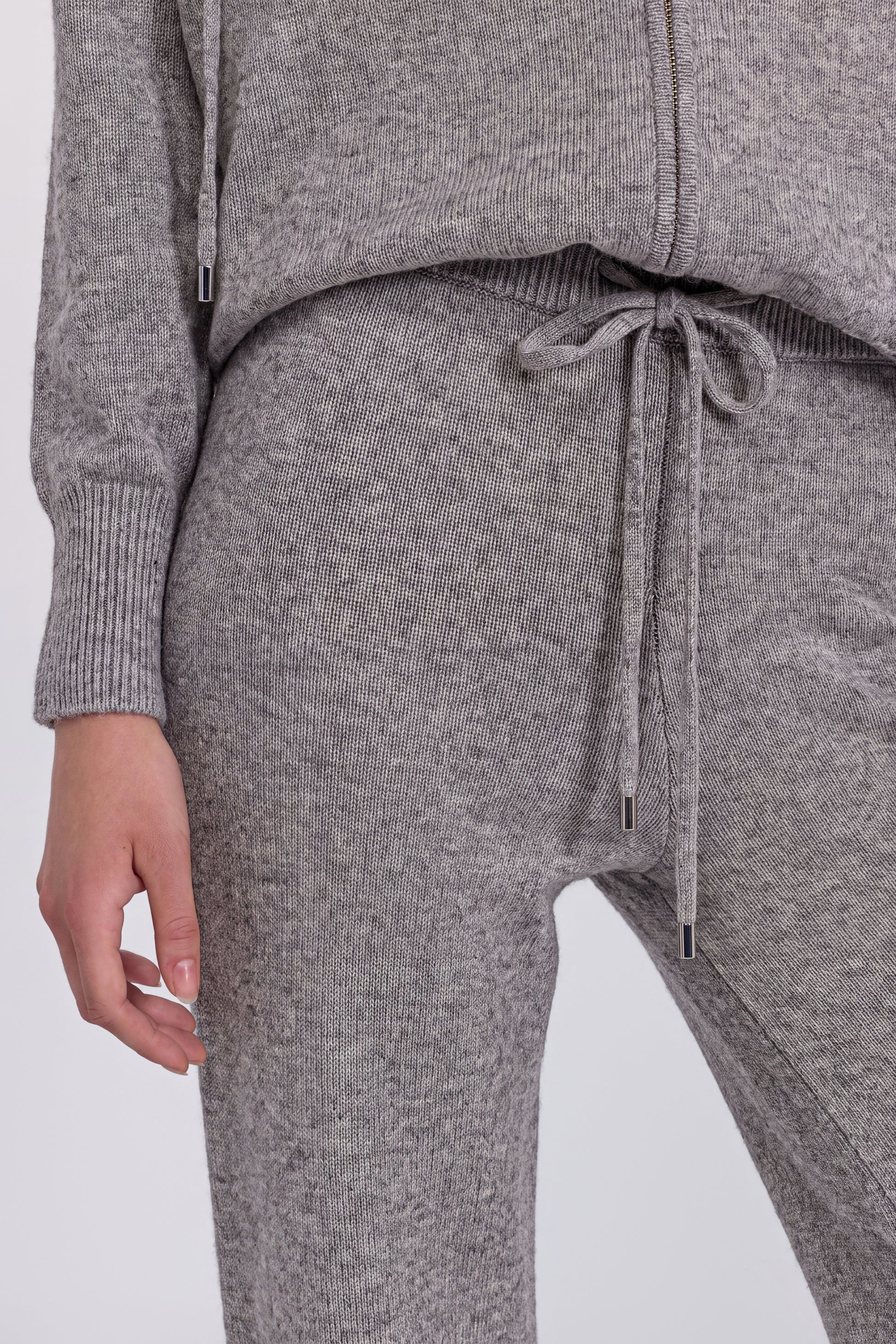 KNITTED PANTS WITH DRAWSTING