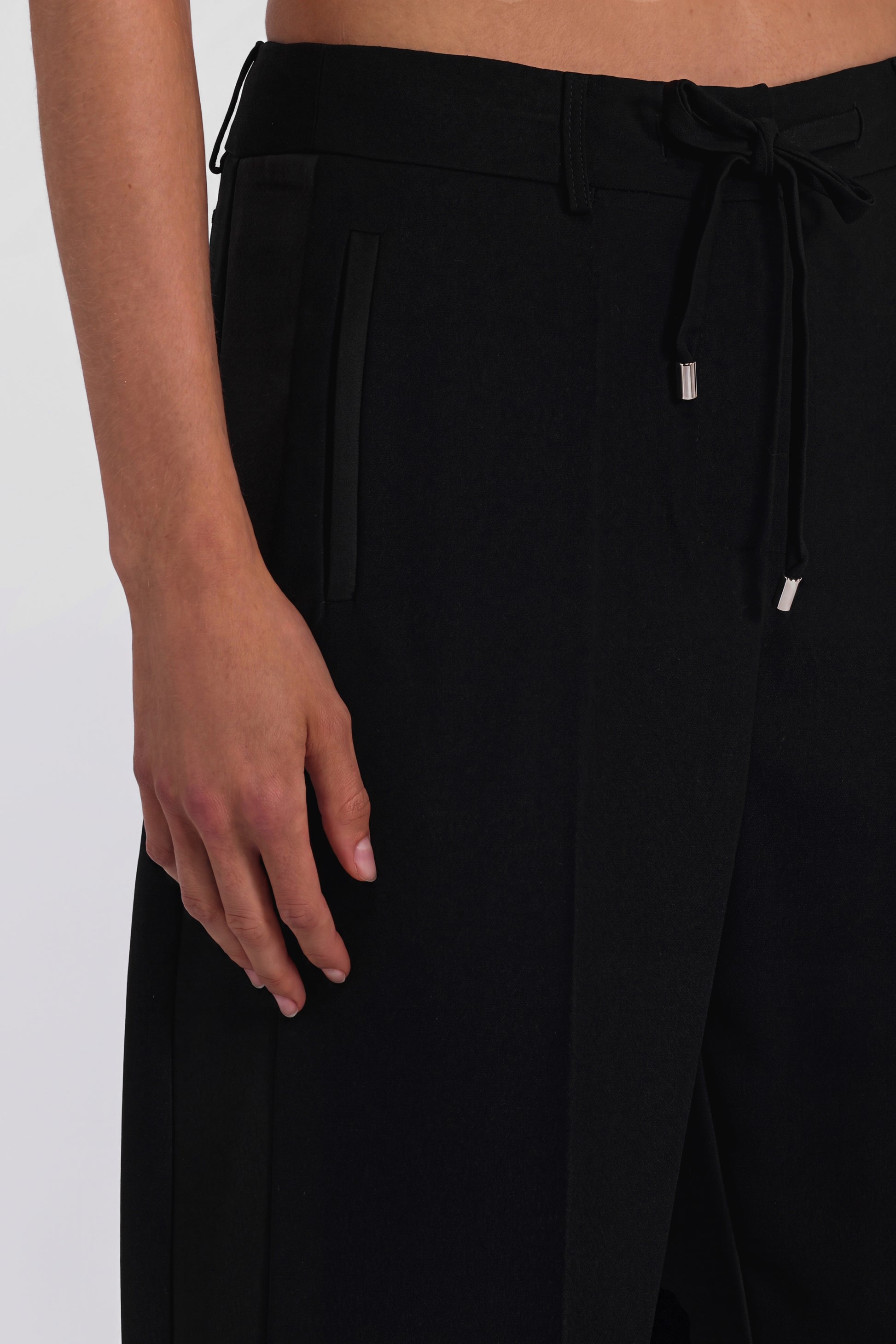PANTALON SMOKING AVEC EMPIÈCEMENTS EN SATIN ET COULISSE