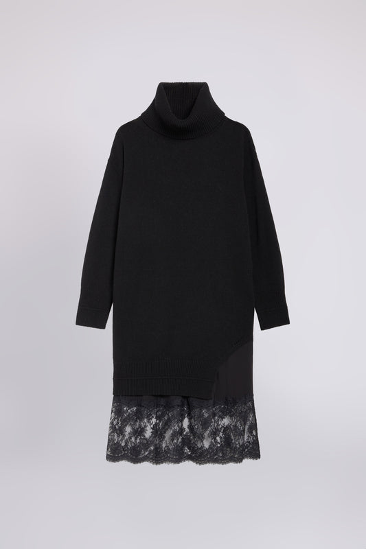 ROBE EN MAILLE AVEC COL LARGE ET DĖTAILS EN DENTELLE