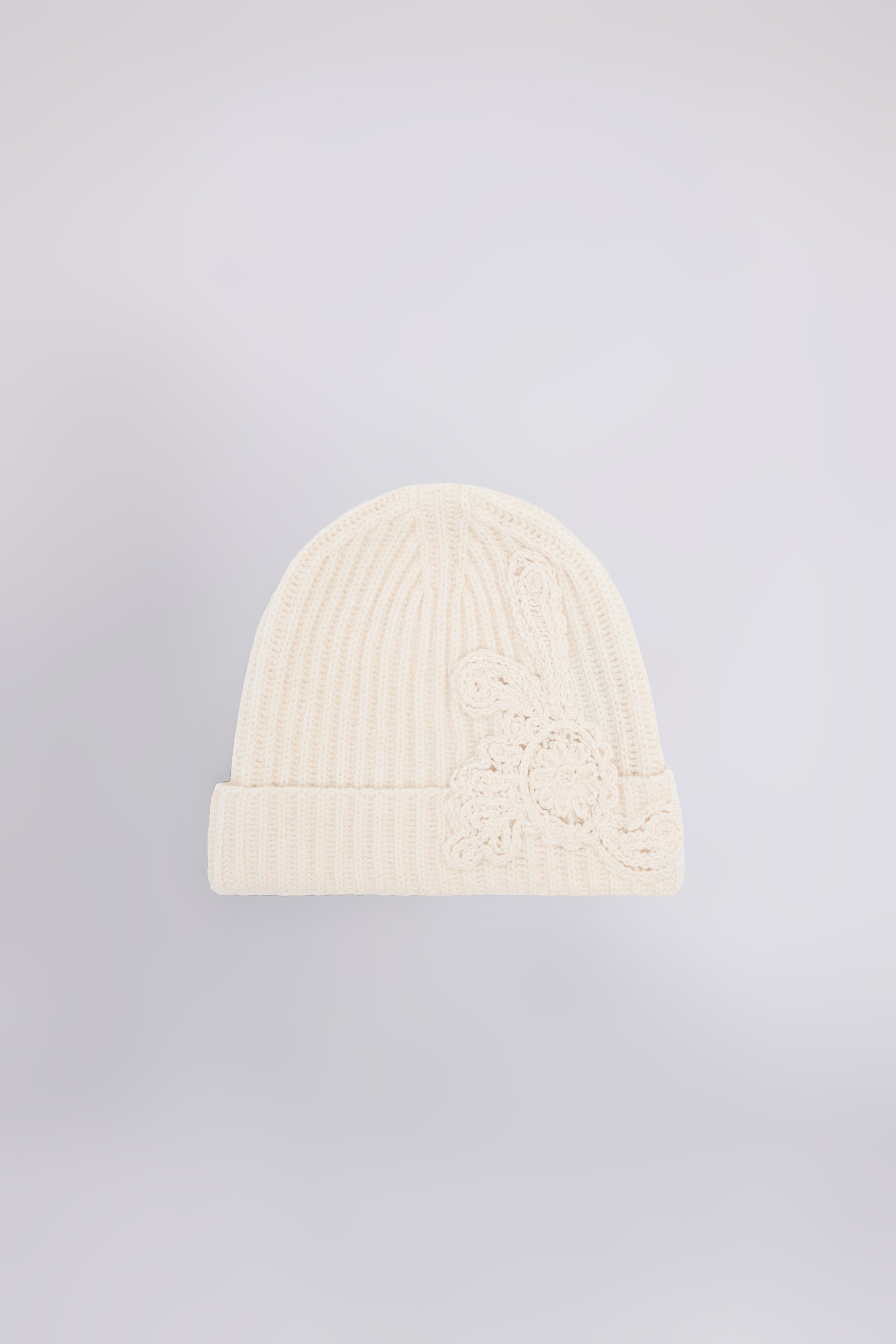 BONNET EN MAILLE COTĖLĖ AVEC DĖTAILS EN CROCHET