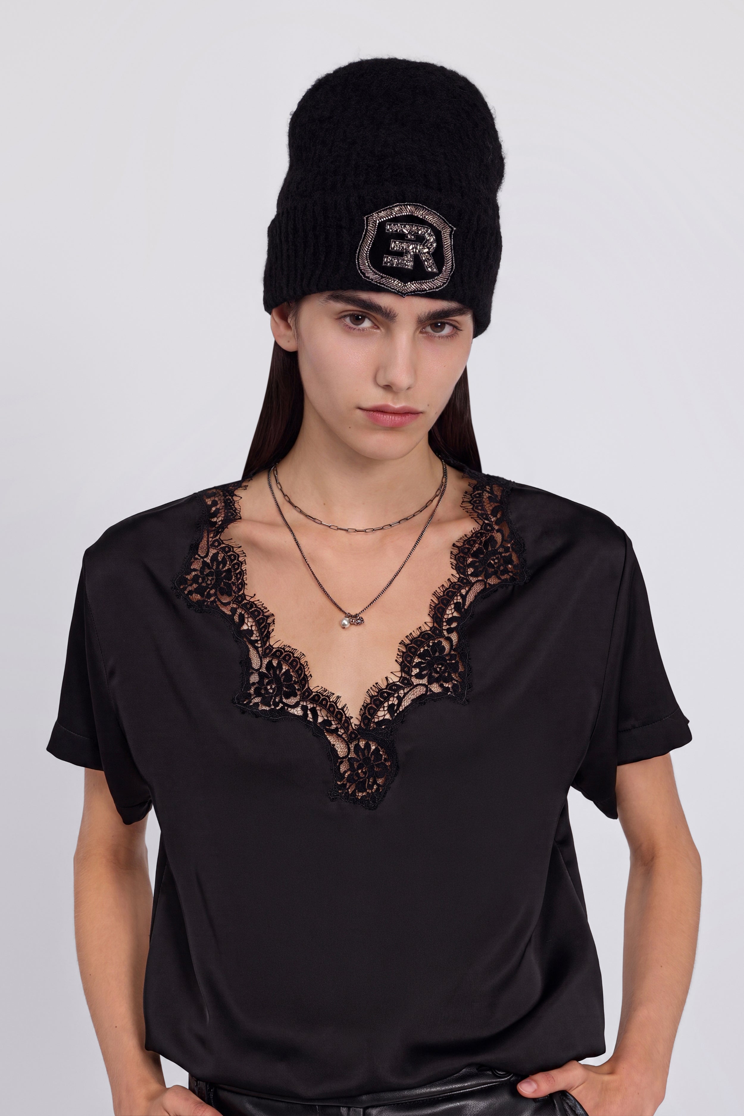 BERRETTO IN MAGLIA CON LOGO GIOIELLO