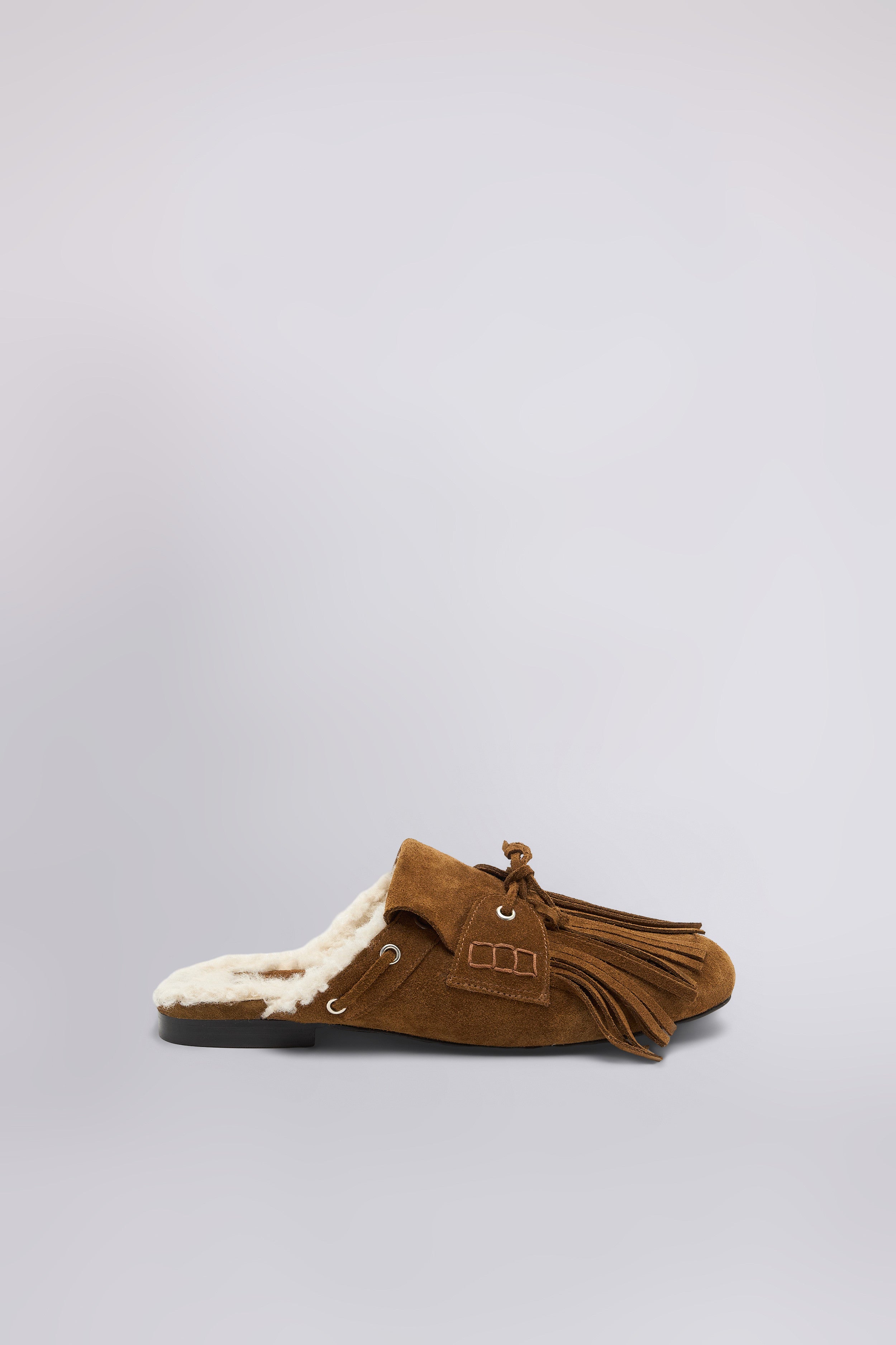 MULE IN SUEDE CON FRANGE E INTERNO RICCIOLINO