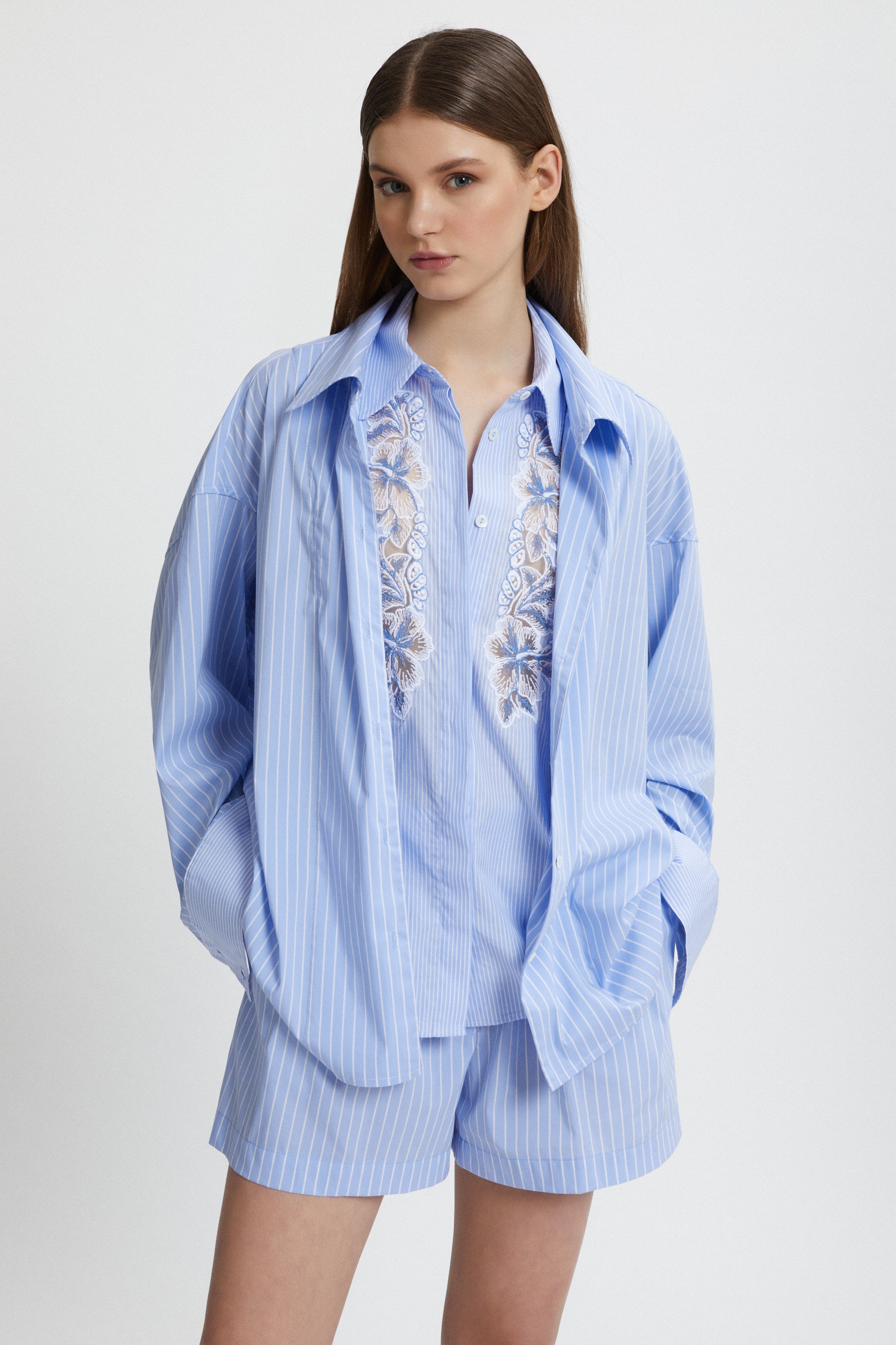 Image of CHEMISE RAYÉES AVEC INSERT DE DENTELLE