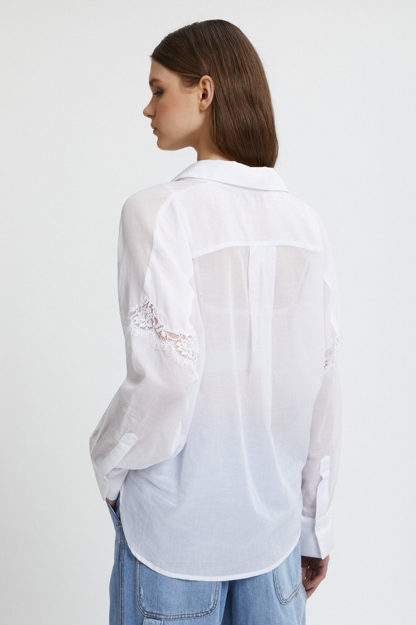 CHEMISE CROISÉE EN MOUSSELINE DE COTON AVEC DENTELLE