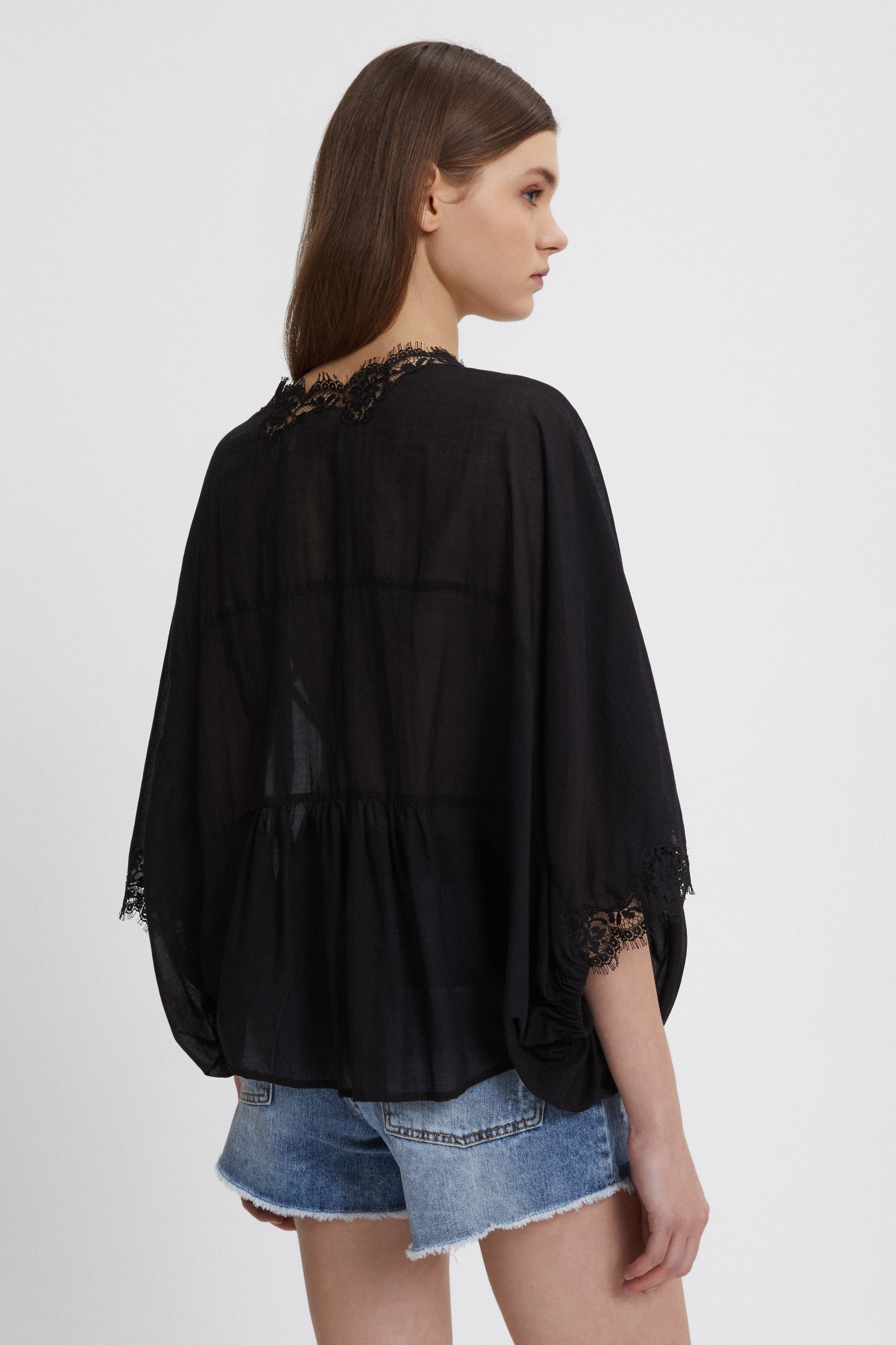 BLUSA IN MUSSOLA CON PIZZO