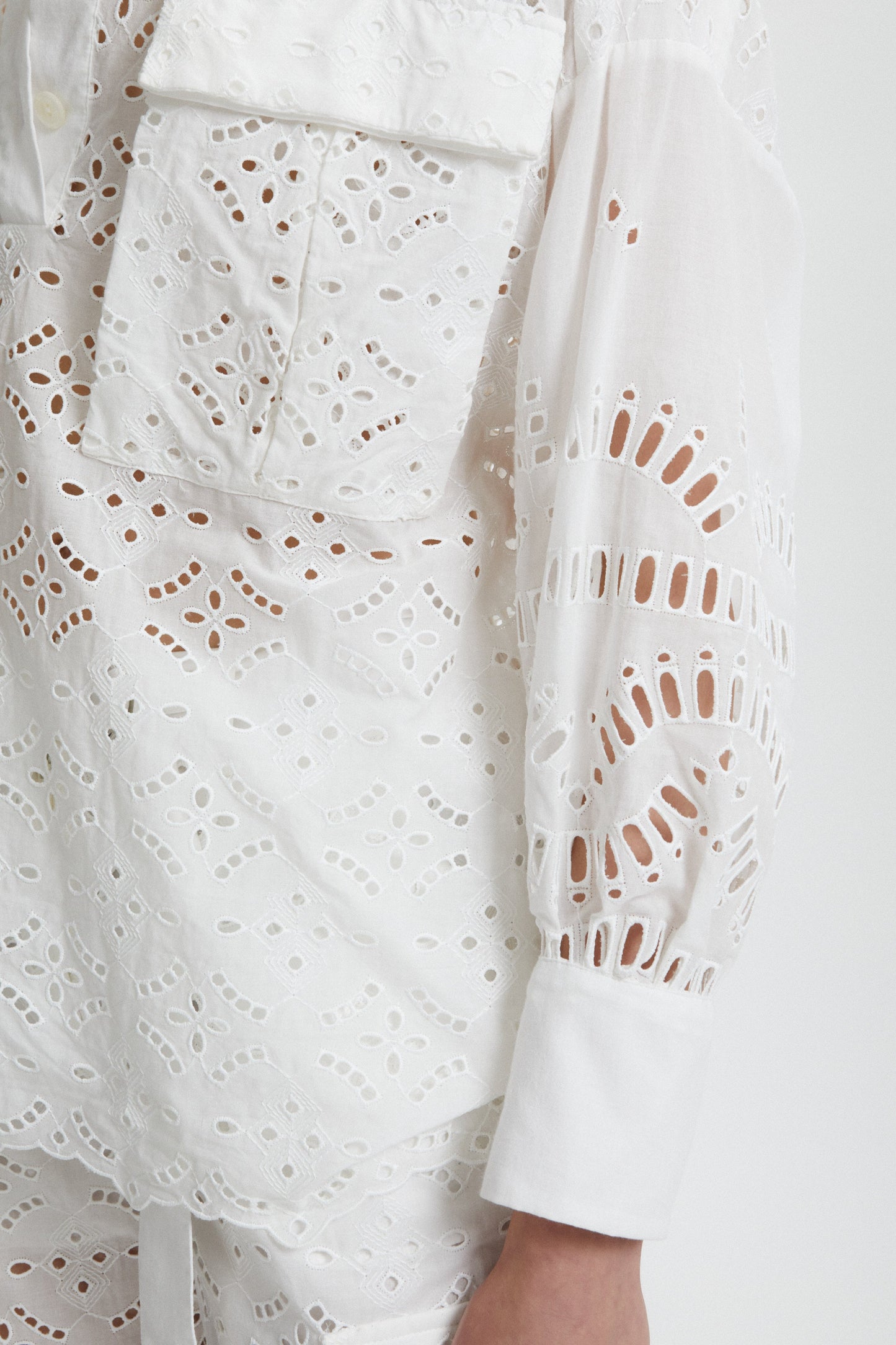 BRODERIE ANGLAISE BLOUSE