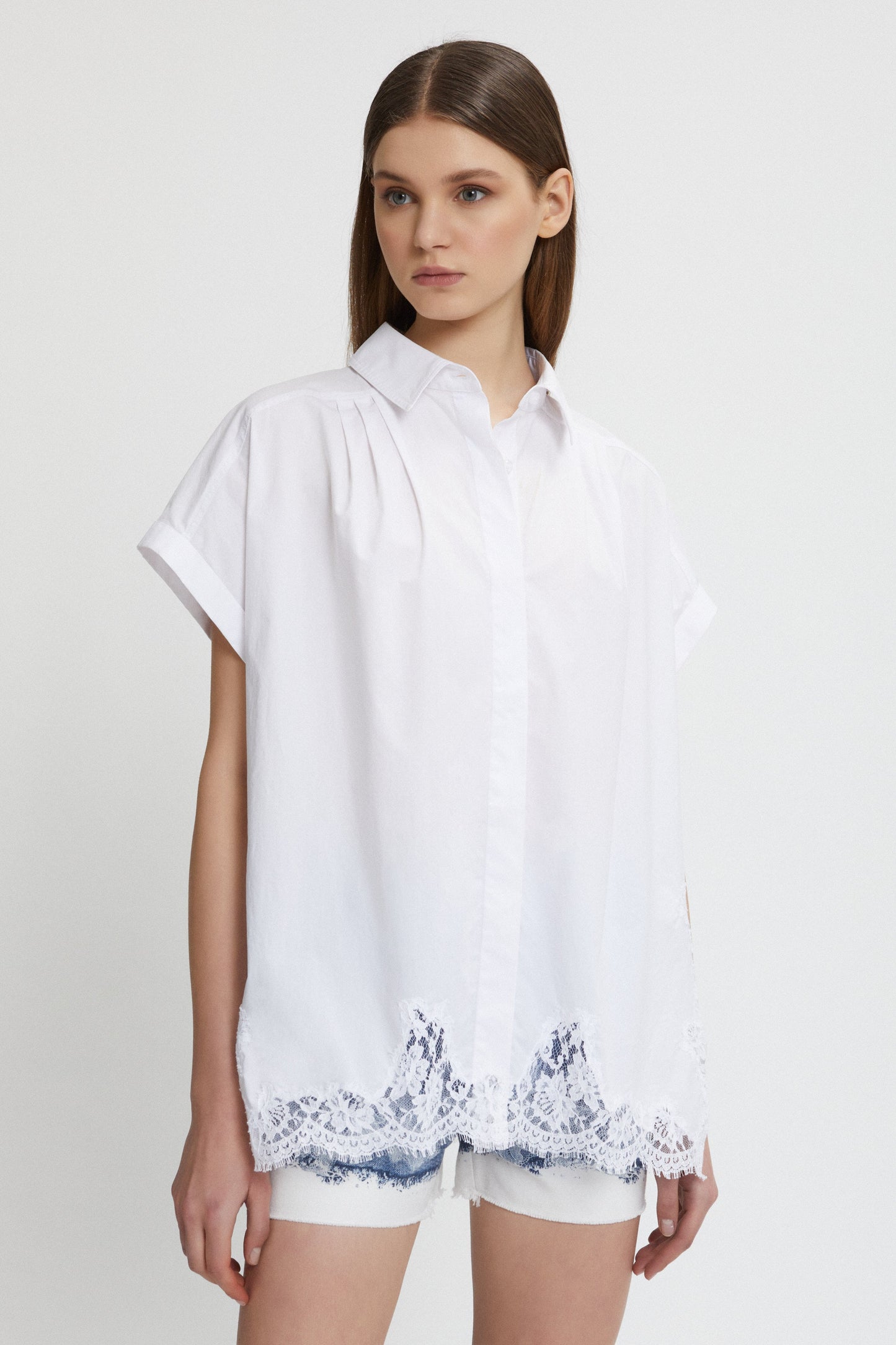 SHORT SLEEVES SHIRT WITH LACE