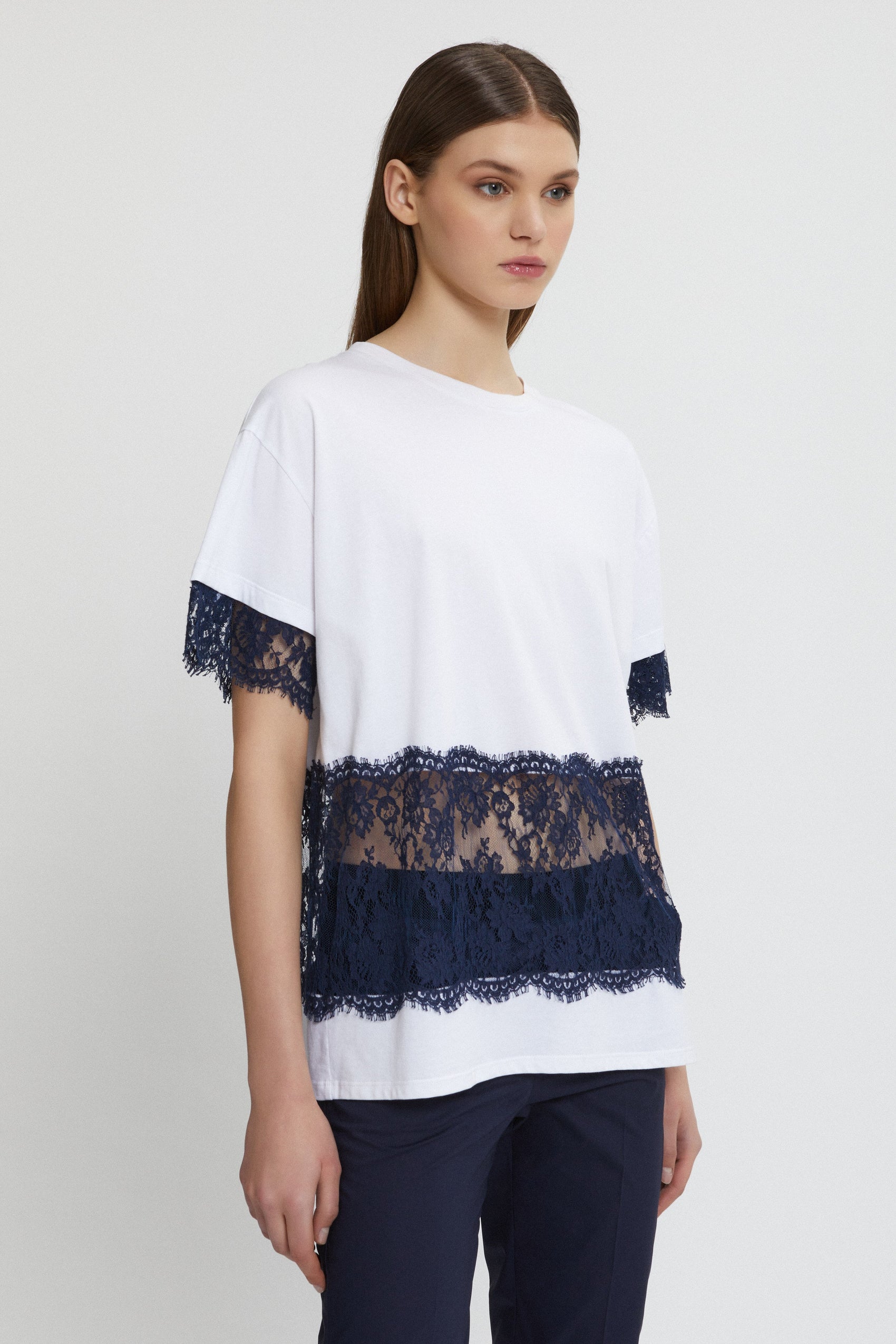 T-SHIRT IN JERSEY CON INSERTI IN PIZZO VALENCIENNE