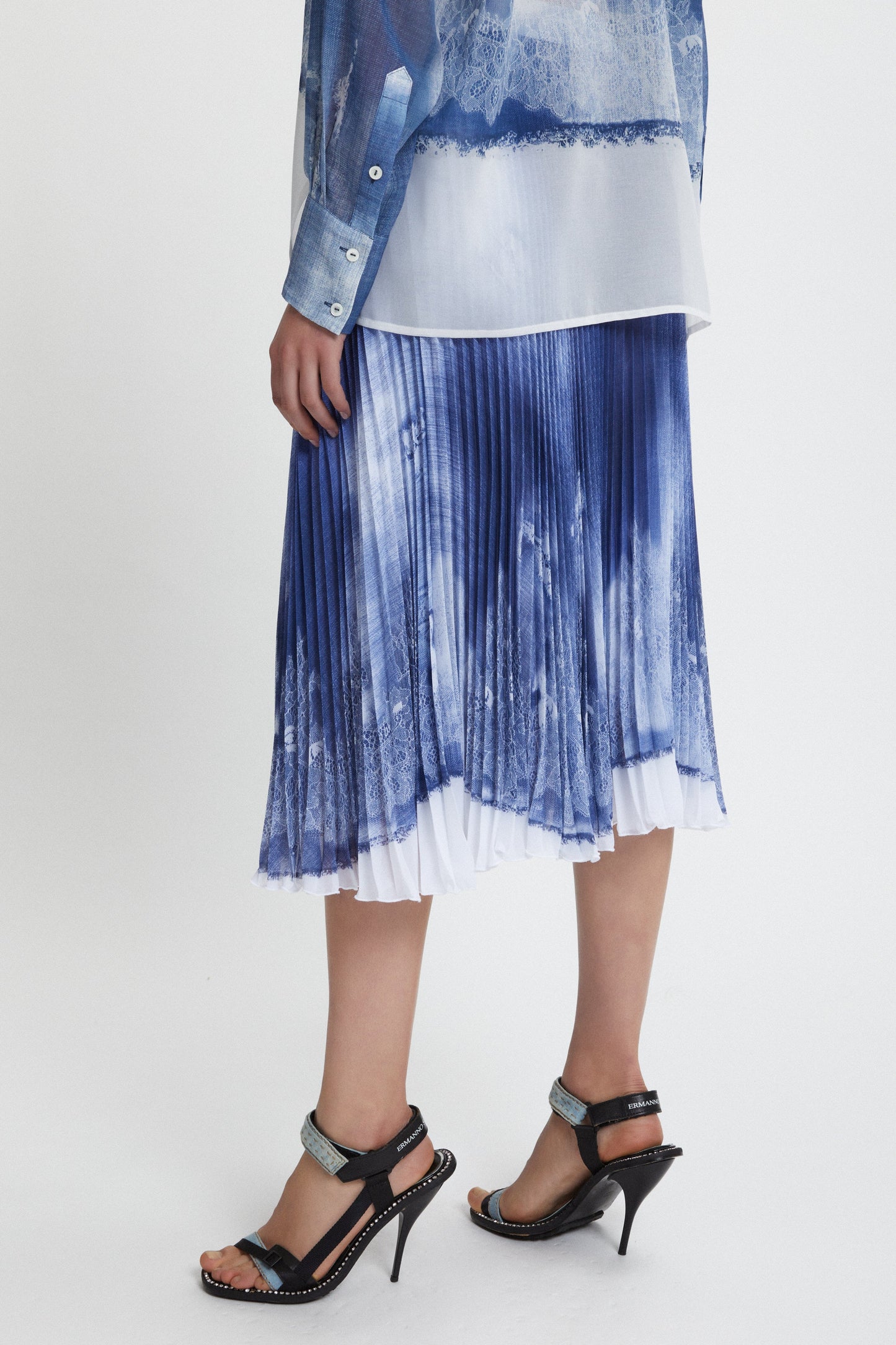 DENIM PRINTED PLEATED SKIRT