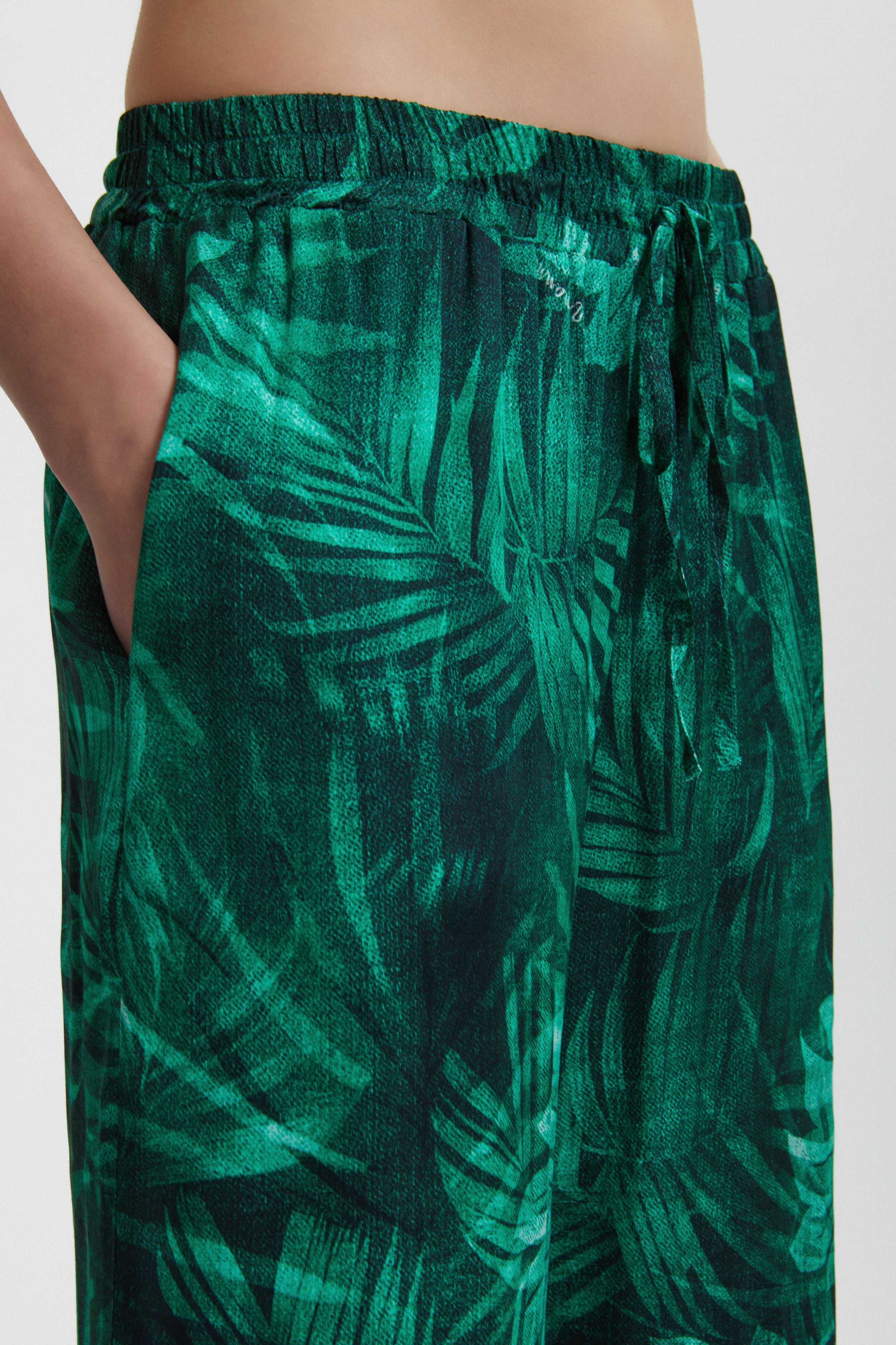 PANTALONE IN RASO STAMPA FORESTA