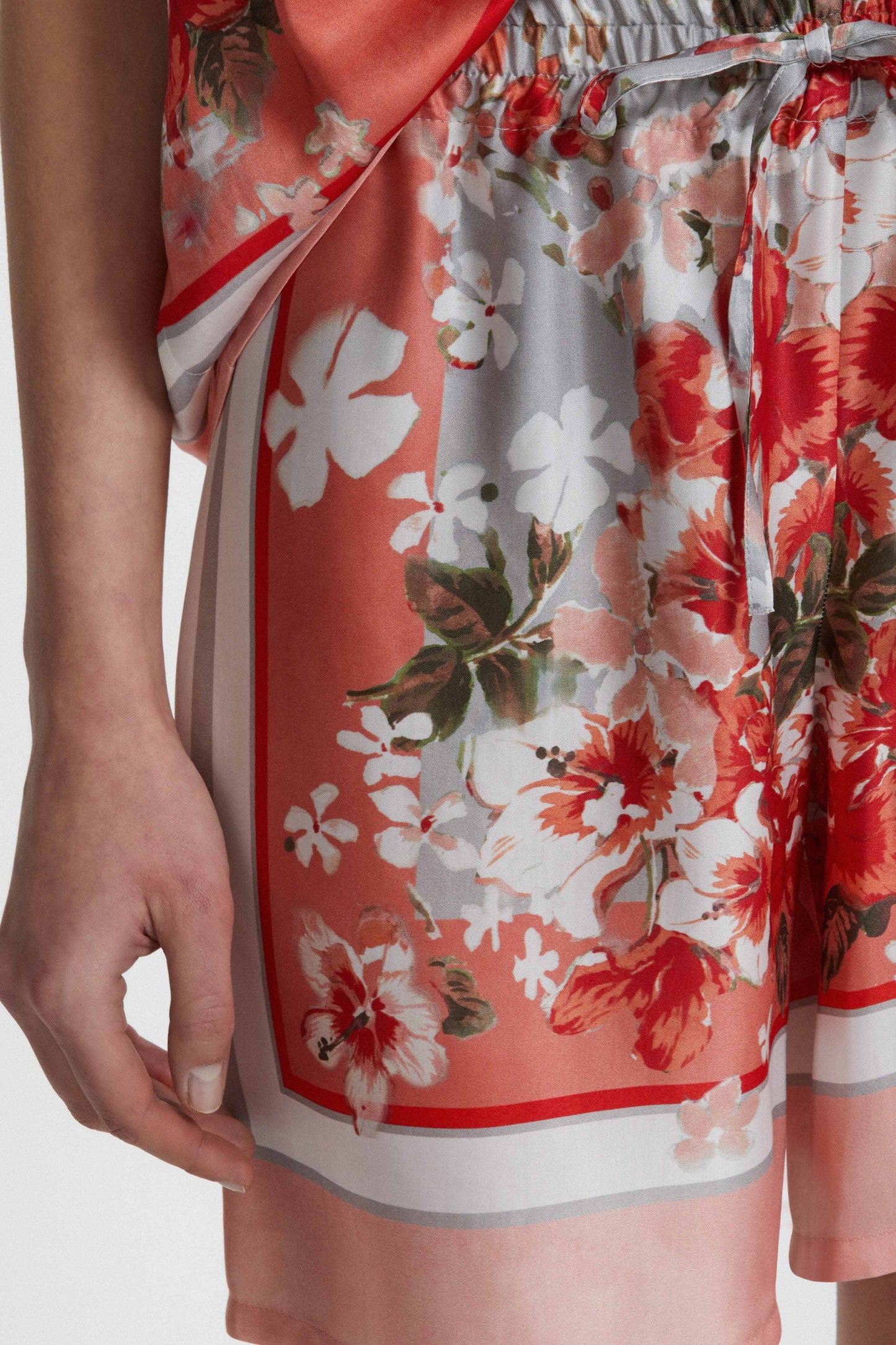 FLORAL PRINTED SATIN BERMUDA