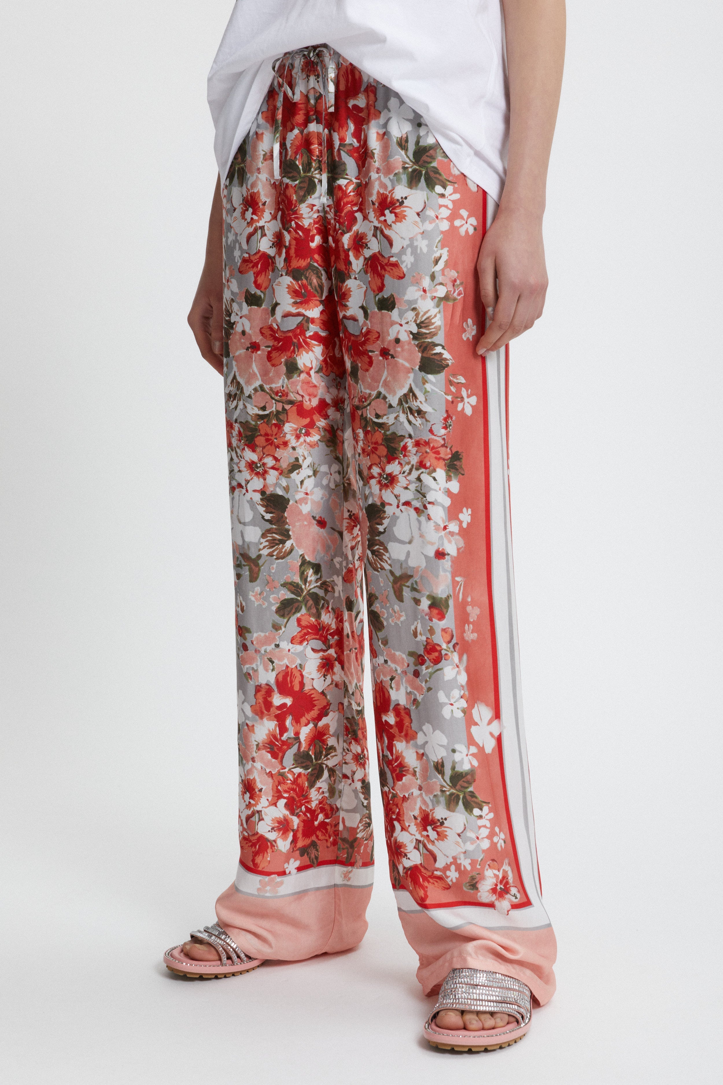 PANTALONE IN RASO CON STAMPA FOULARD FLOREALE