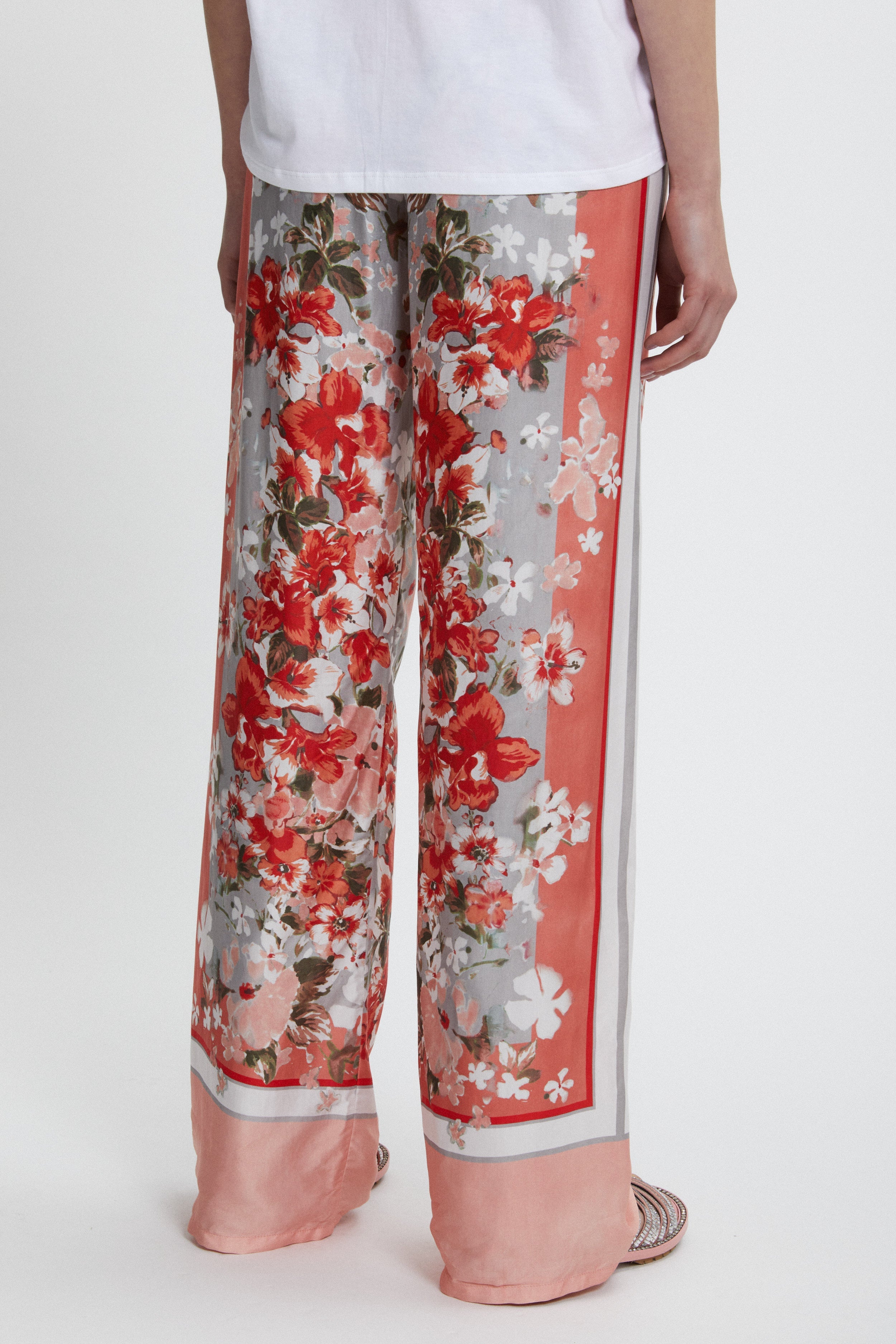 PANTALONE IN RASO CON STAMPA FOULARD FLOREALE